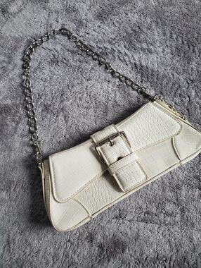 ​Cream Croc Embossed Faux Leather Baguette Bag Silver Chain Buckle Y2K Style